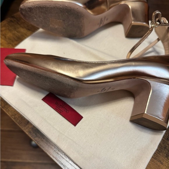 Valentino Garavani patent leather pumps - Picture 5 of 8